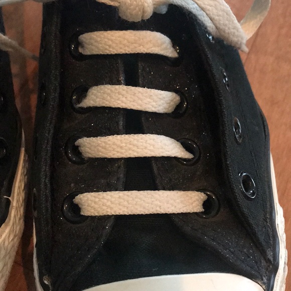 Layered Converse - Picture 2 of 5